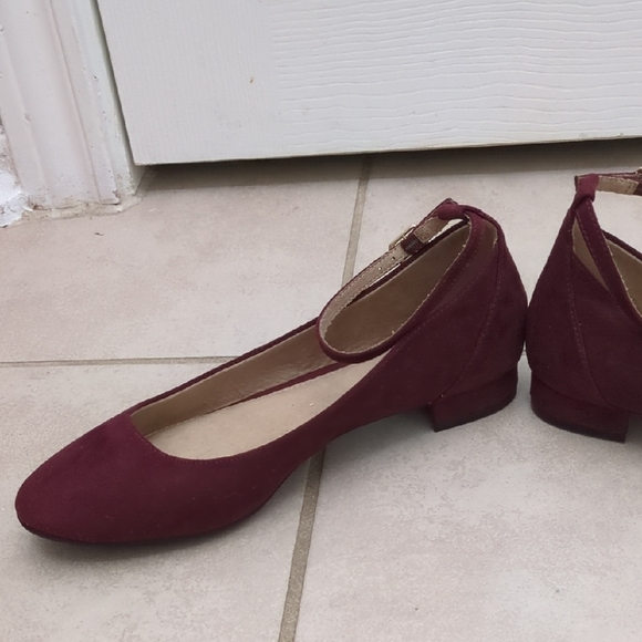 Old Navy Maroon Suede Like Ankle Strap Flats With Low Block Heel - Picture 2 of 9
